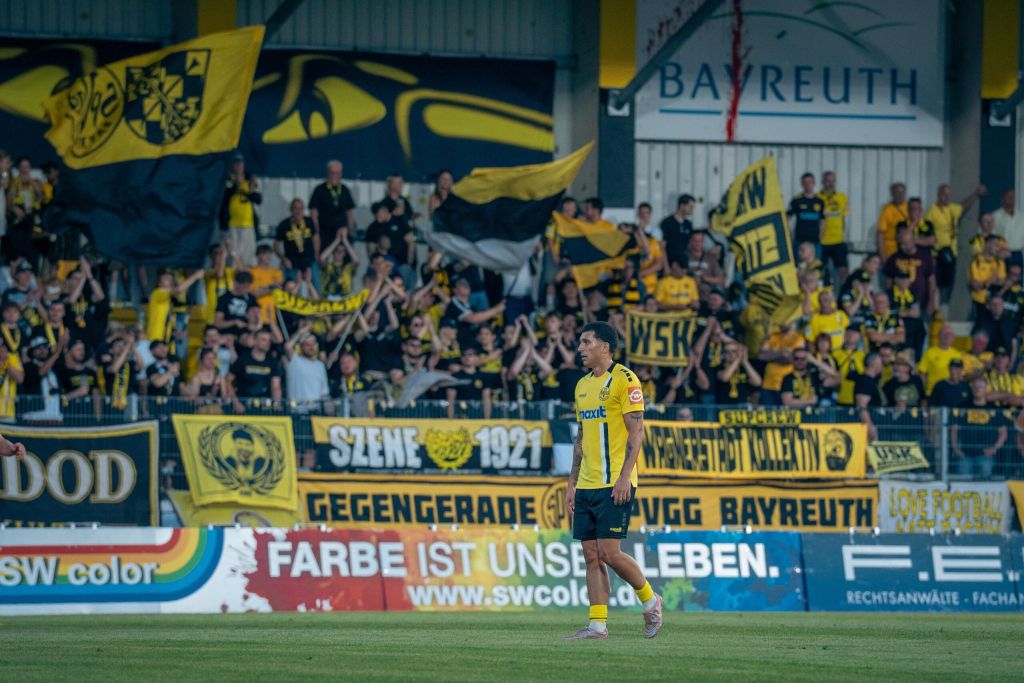 Mit der Unterstützung der Fans will das Team um Denis Latifovic den Tabellenführer aus Illertissen bezwingen und zurück in die Erfolgsspur finden.