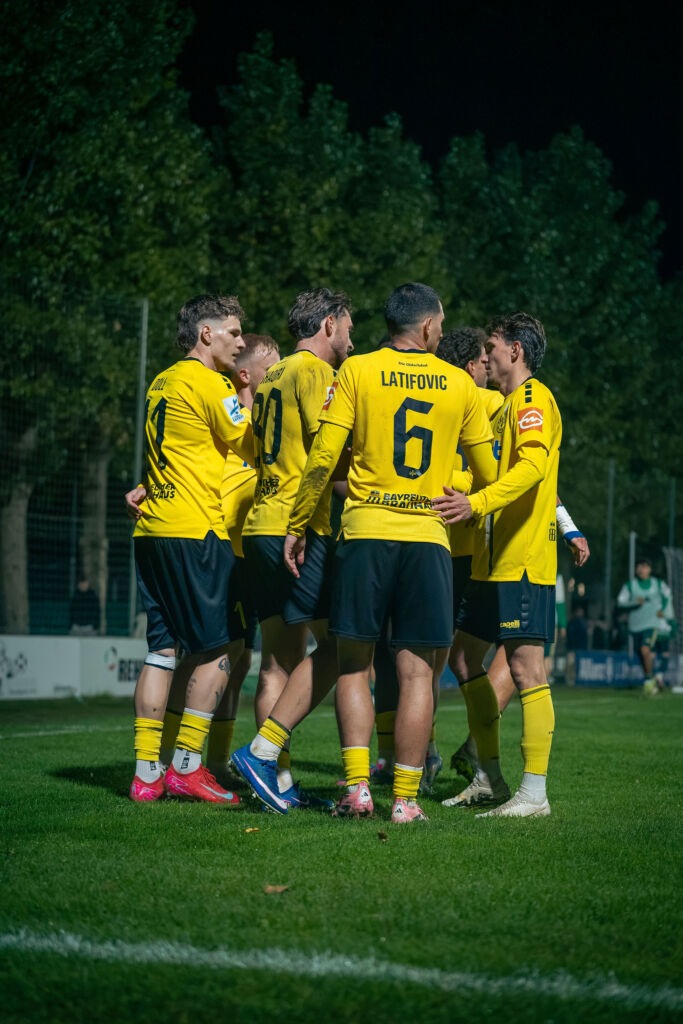 Torjubel der Spieler der SpVgg Bayreuth in Eltersdorf