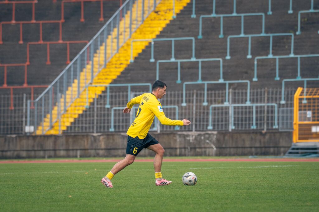 Denis Latifovic am Ball